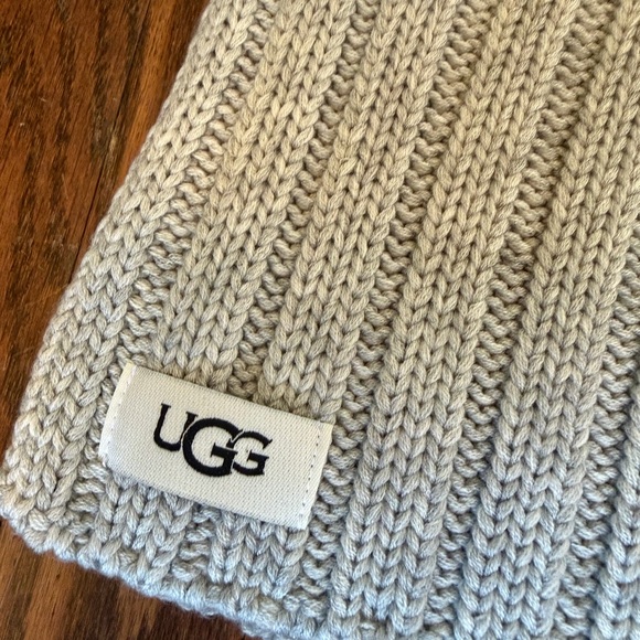 UGG Cream Knit Accessory - Picture 2 of 4